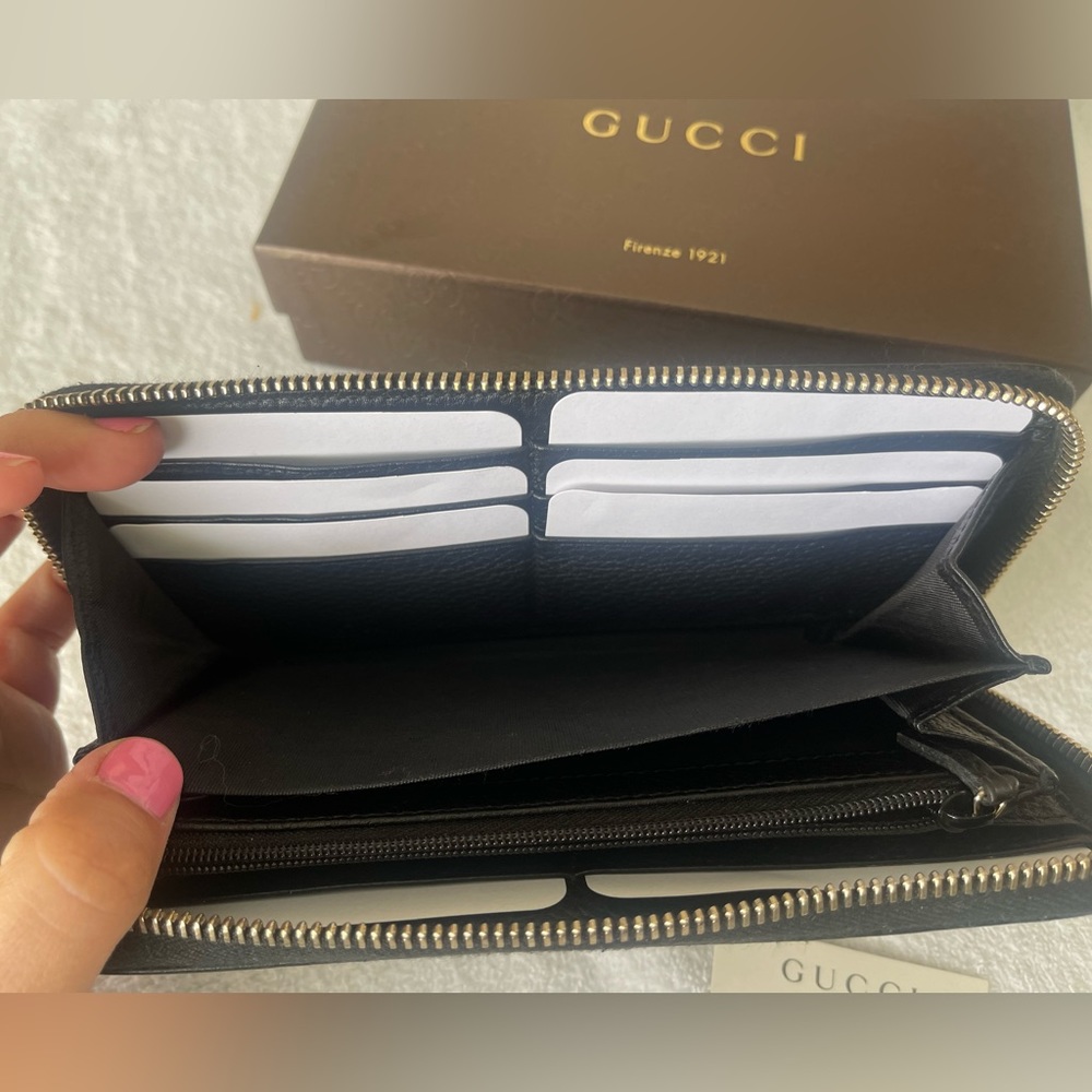 Large Gucci Soho Zip Around Wallet -Black